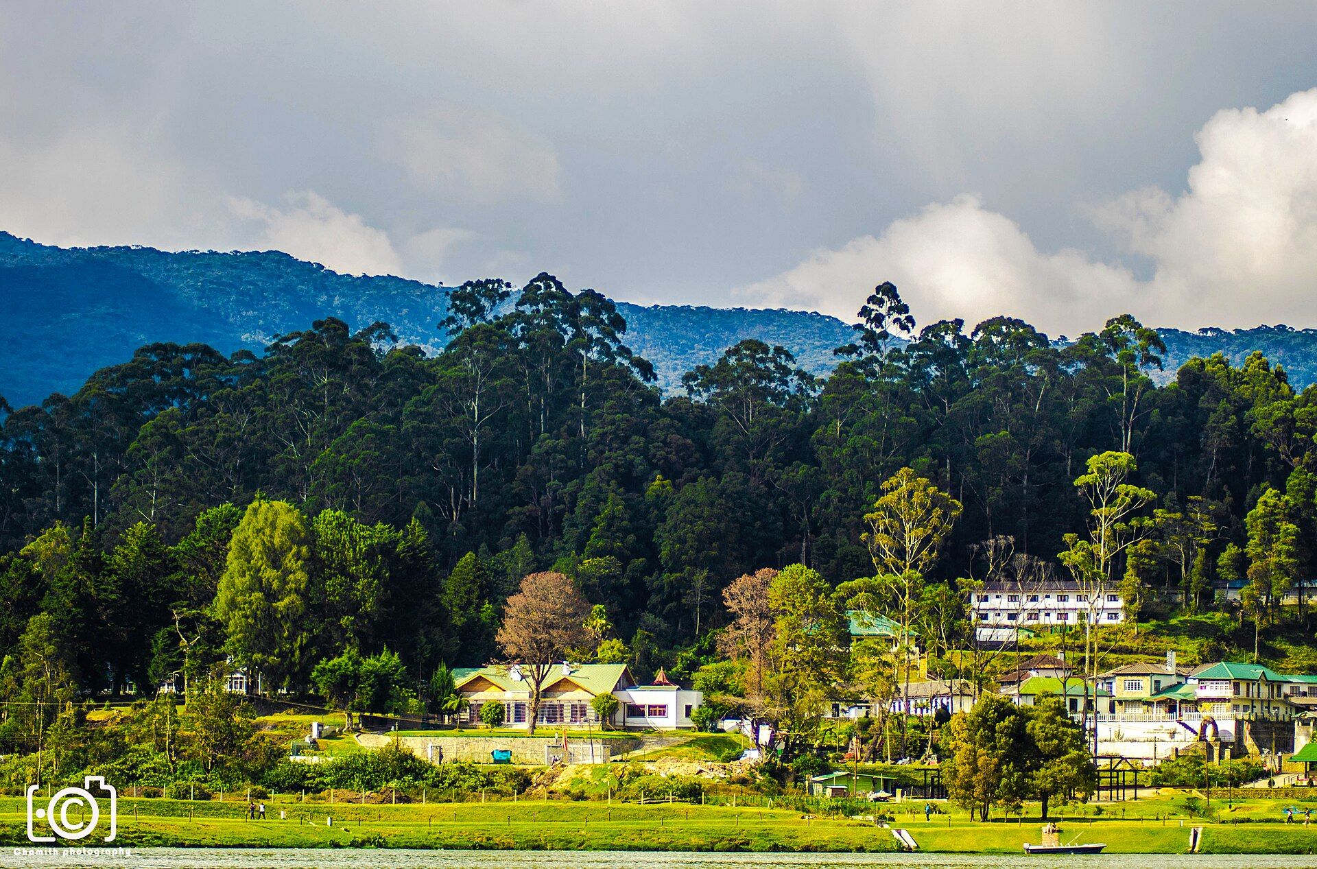 Gregory Lake in Nuwara Eliya, Sri Lanka